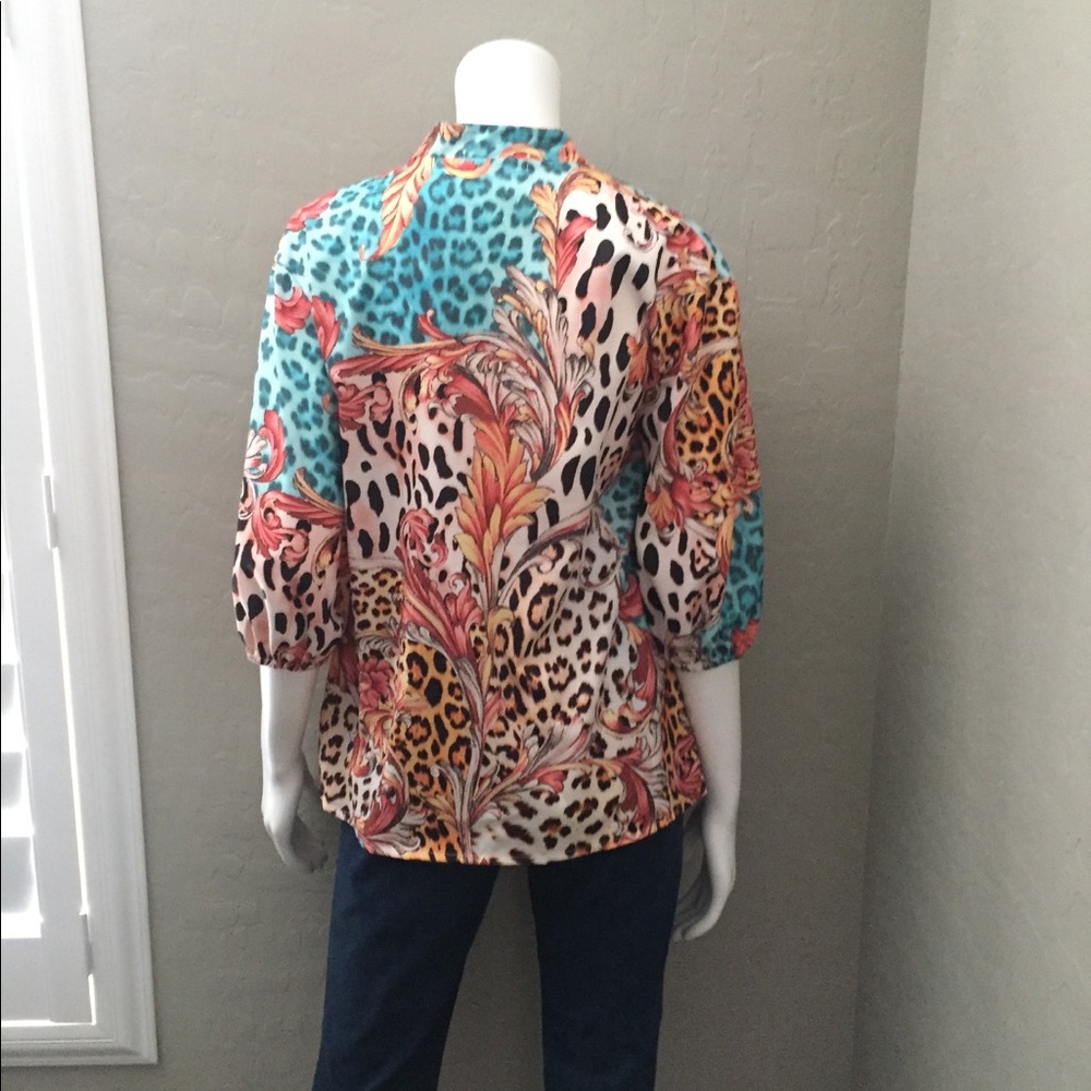 1 Left! Leopard Print Design Button Up Top w/3/4 S… - Picture 4 of 5